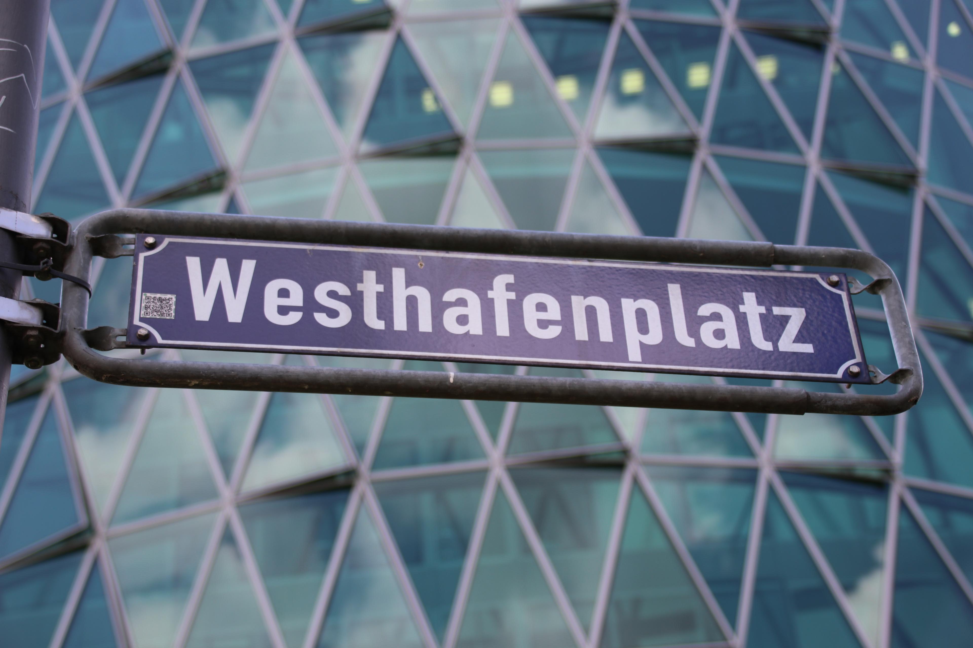 Westhafenplatz